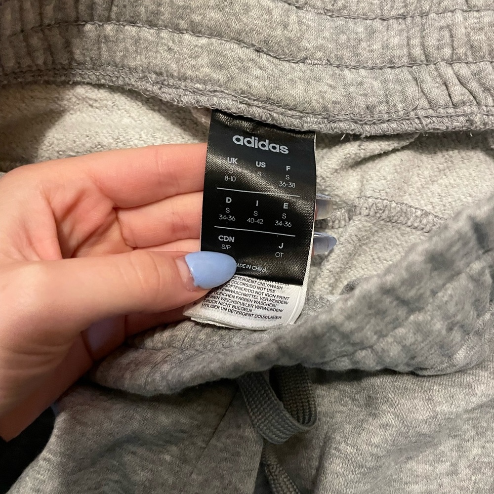 Adidas grey sweatpants - Picture 4 of 4